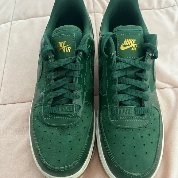 Nike Woman's Green Sneakers - Picture 3 of 4